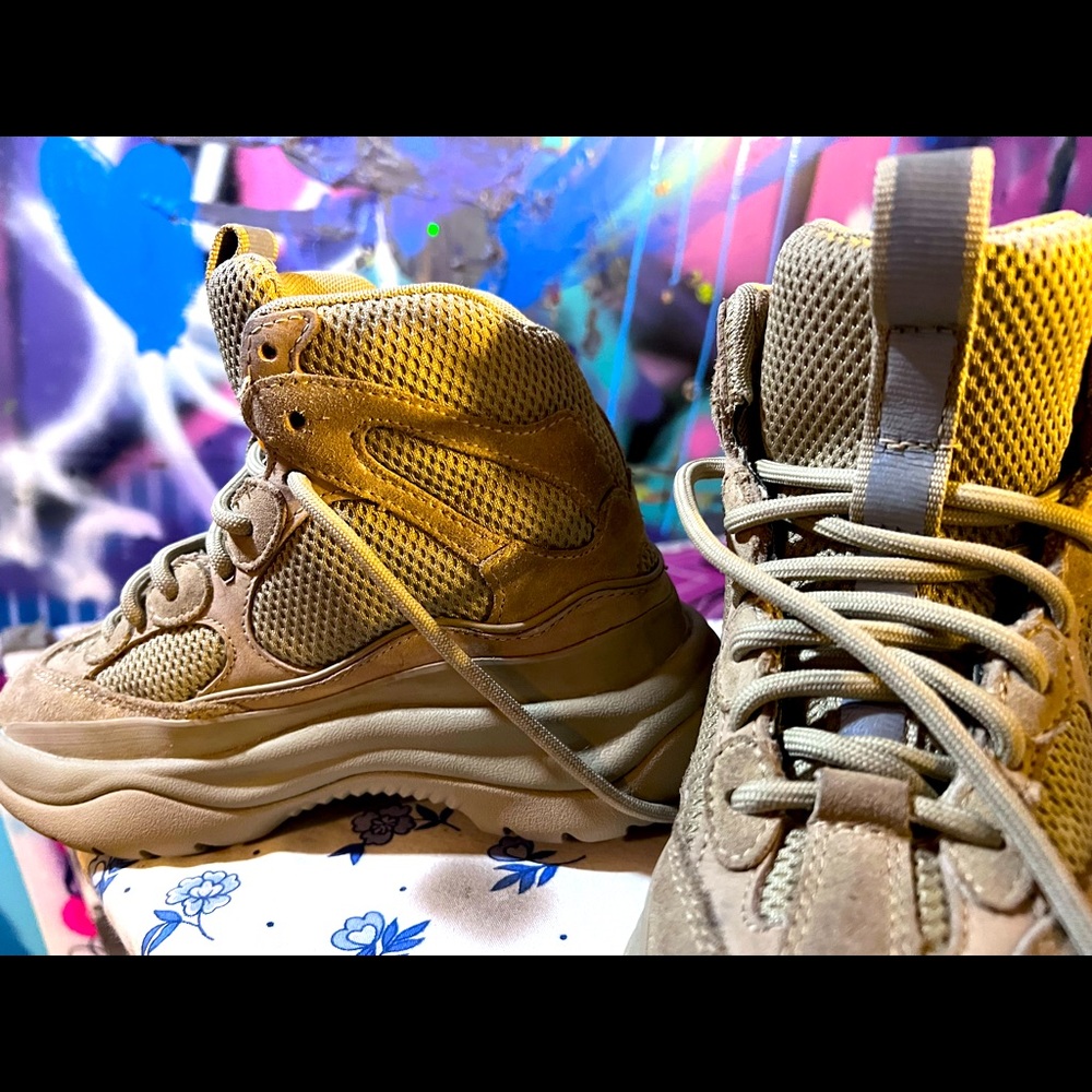 YEEZY New Season 7 beige boots